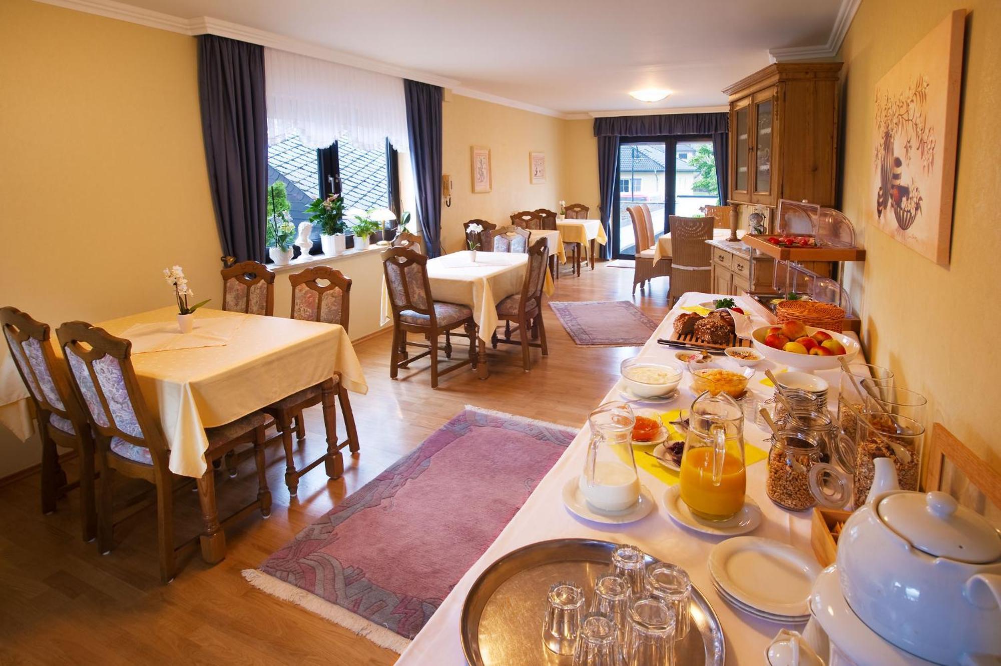 Wein & Gastehaus Hermeshof Hotel ทริทเท็นไฮม์ ภายนอก รูปภาพ